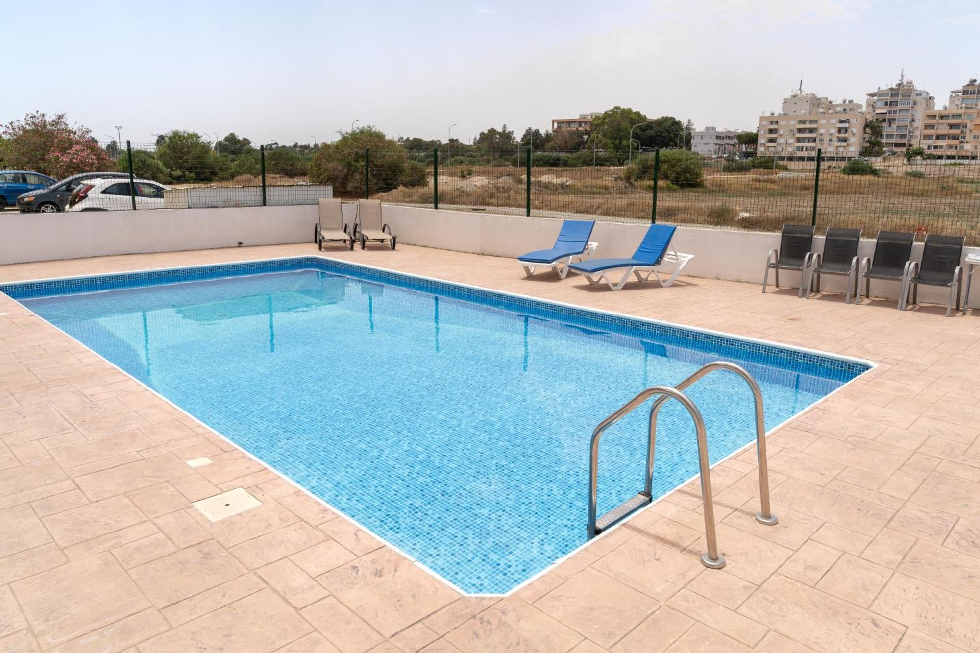 Апартаменты Blu Mackenzie 1 Bdr Flat With Pool Ларнака Экстерьер фото