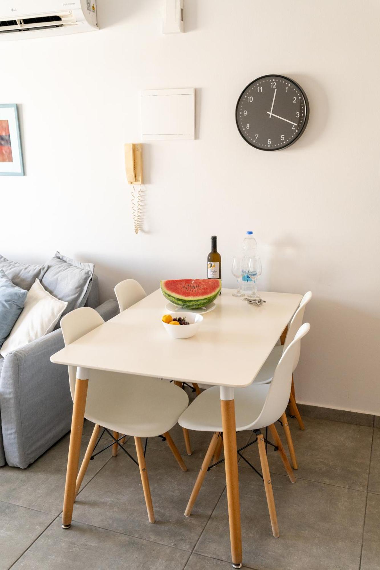 Апартаменты Blu Mackenzie 1 Bdr Flat With Pool Ларнака Экстерьер фото