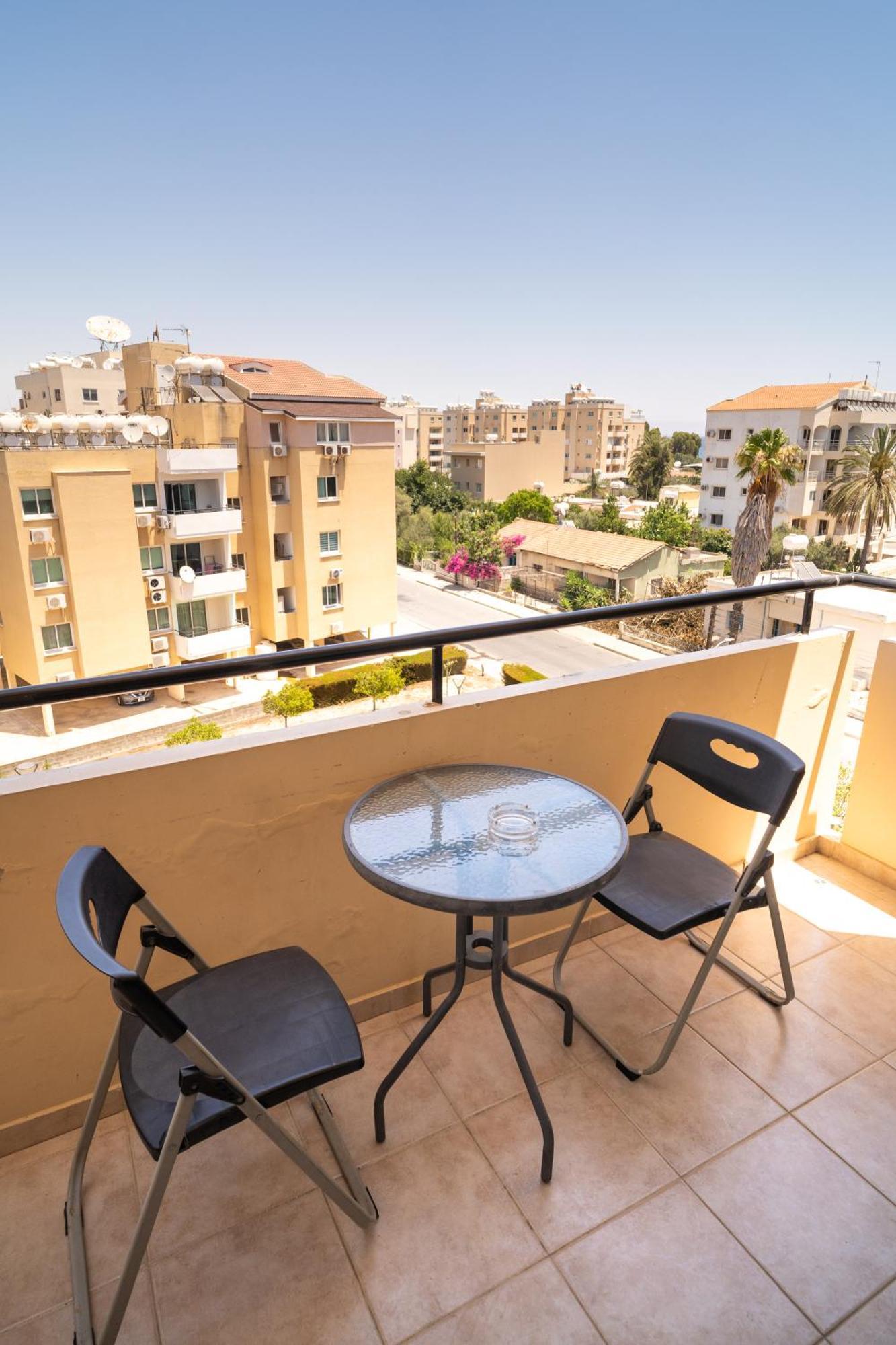 Апартаменты Blu Mackenzie 1 Bdr Flat With Pool Ларнака Экстерьер фото